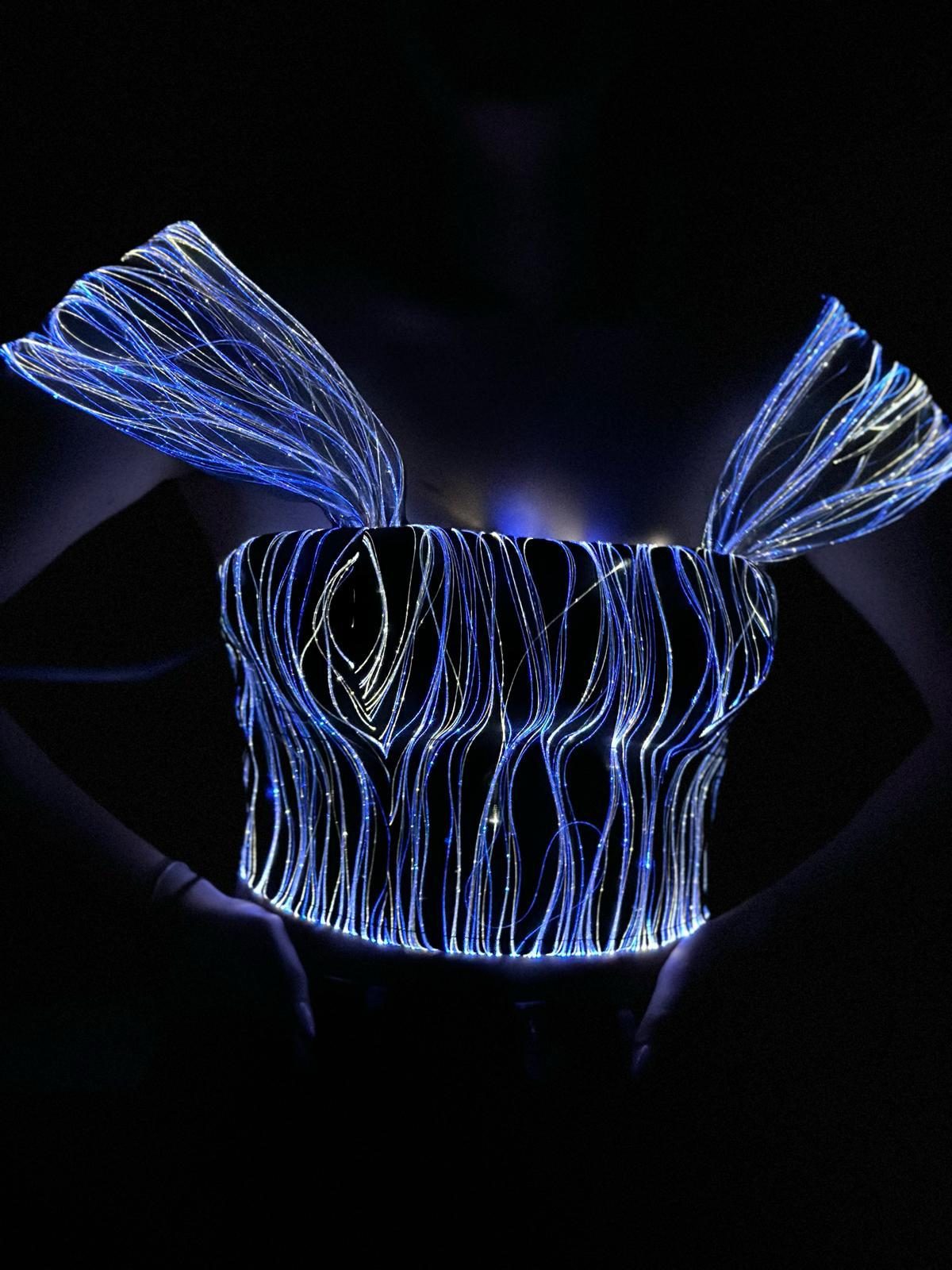 Illuminated top with two-tone fiber-optic light